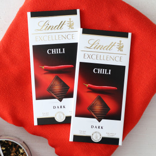 2 ks. "LINDT EXCELLENCE hořká čokoláda s chilli extraktem