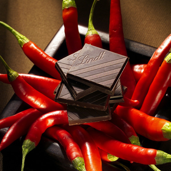 2 ks. "LINDT EXCELLENCE hořká čokoláda s chilli extraktem