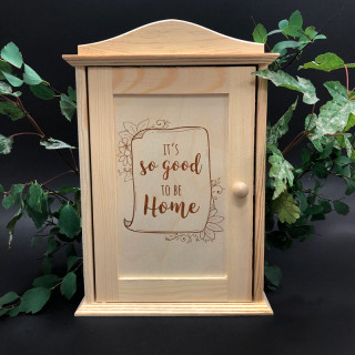Dřevěná skříňka na klíče "It's so good to be home"