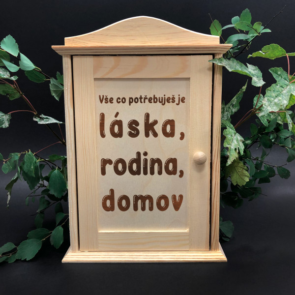 Dřevěná skříňka na klíče "Láska, rodina, domov"