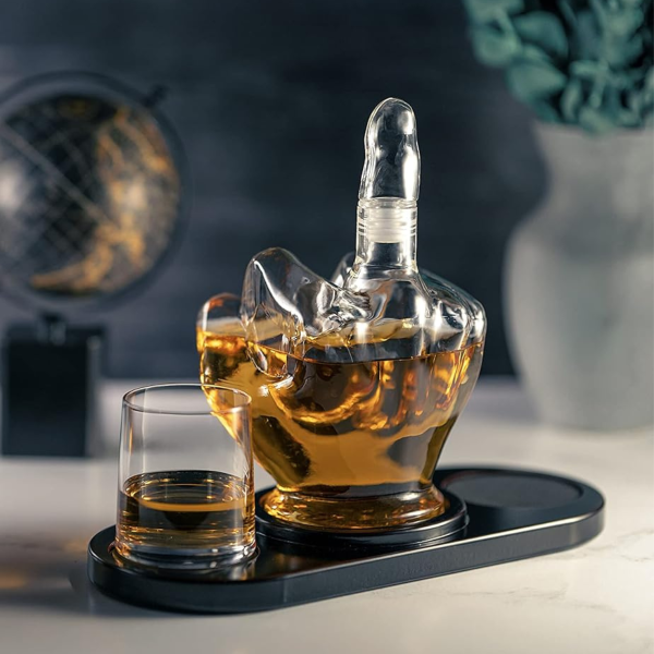 Sada karafy a 2 sklenic „Middle Finger“