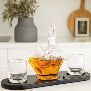 Sada karafy a 2 sklenic „Middle Finger“ Sada karafy a 2 sklenic „Middle Finger“