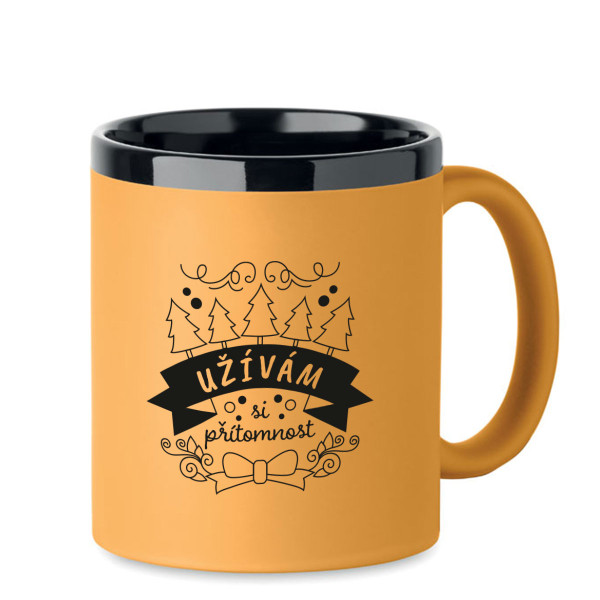 Gravírovaný hrnek "Užívám si přítomnost"