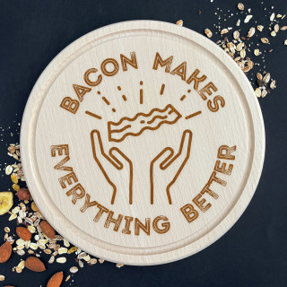 Dřevěné gravírované krájecí prkénko "Bacon makes everything better"